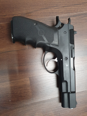 Afbeelding 2 van Cz75 met holster