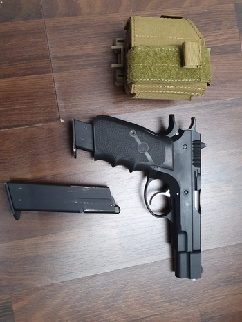 Afbeelding 3 van Cz75 met holster