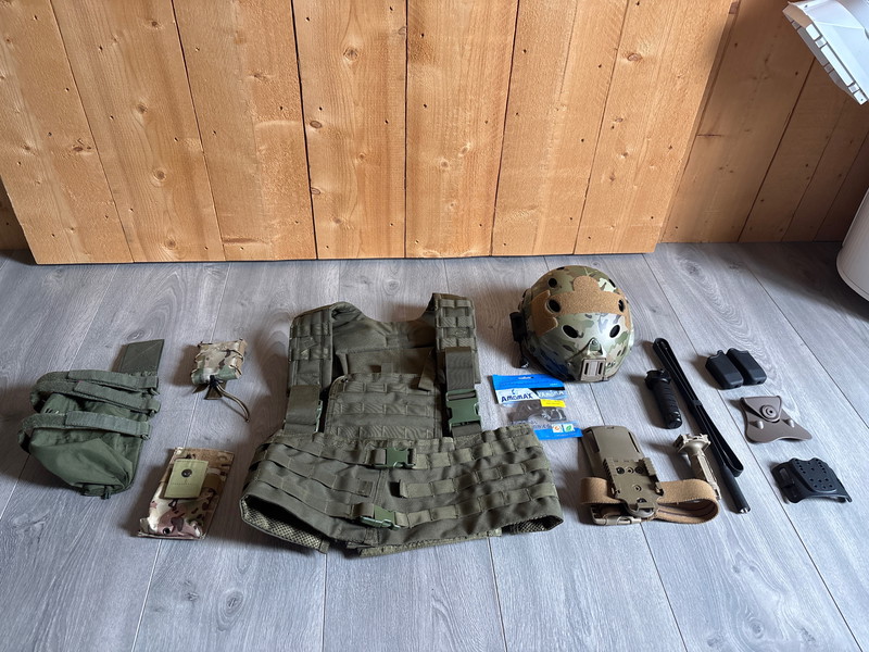 Image 1 pour Chestrig, helm, holster etc.