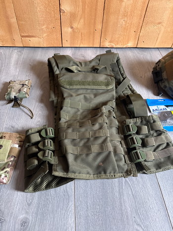 Image 2 pour Chestrig, helm, holster etc.