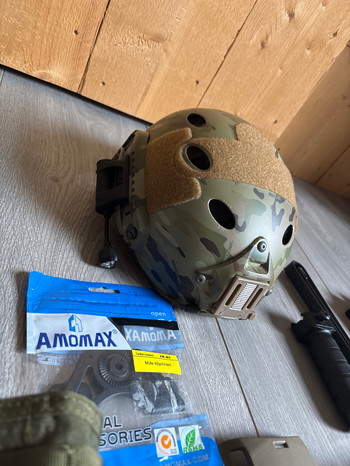 Image 4 pour Chestrig, helm, holster etc.