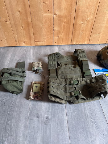 Image 5 pour Chestrig, helm, holster etc.
