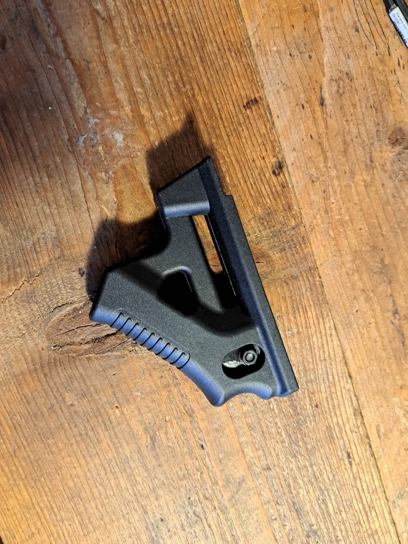 Image 1 for angled grip