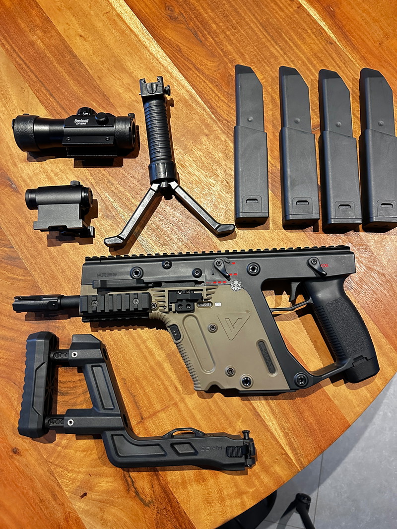 Bild 1 für Kriss Vector + lipo lader + aap01 + tactical vest