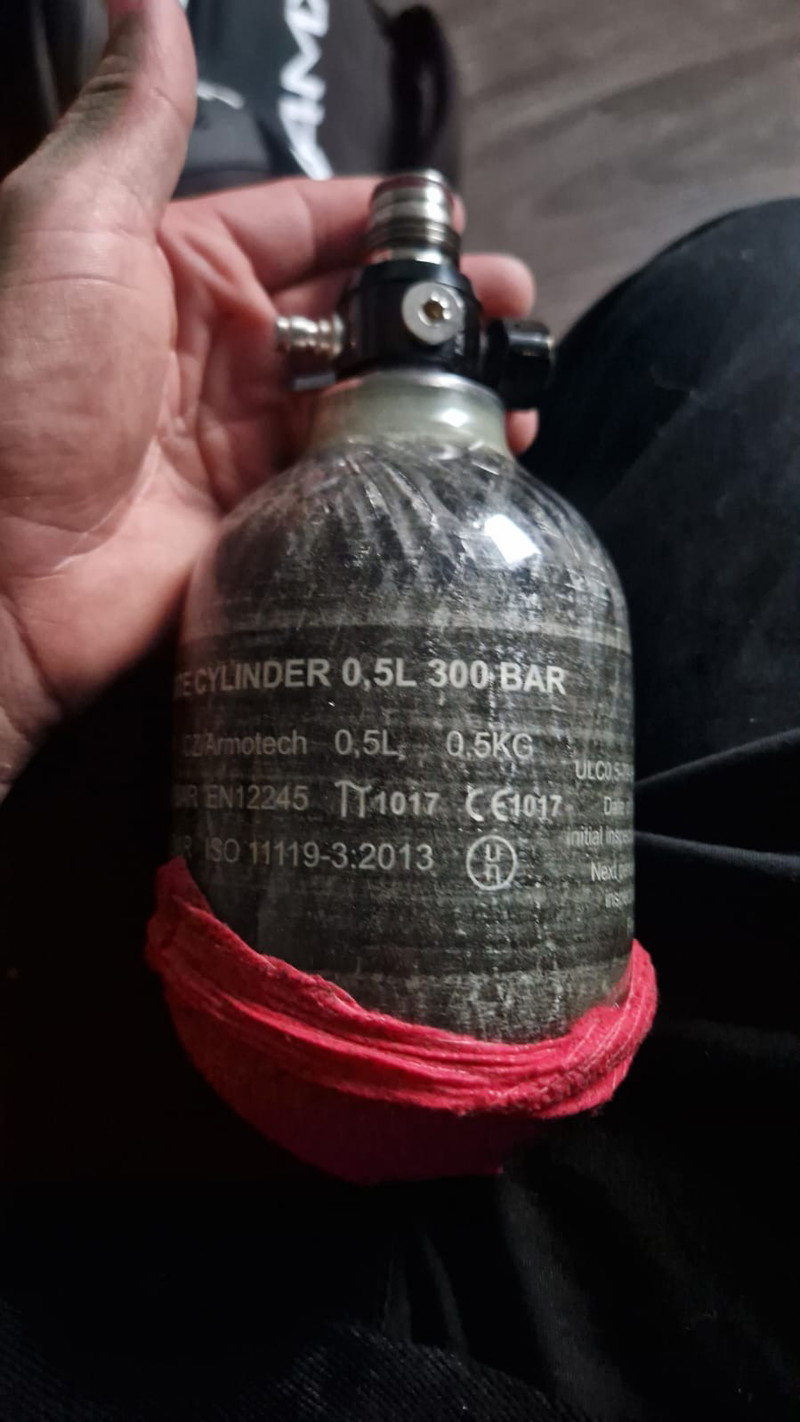 Imagen 1 de 0,5 liter carbon tank met regulator