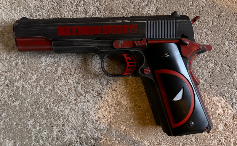 Afbeelding 1 van Deadpool 1911  set met holster en extra mags