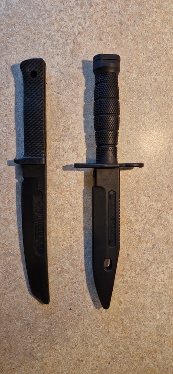 Image 2 for 2 dummy knifes