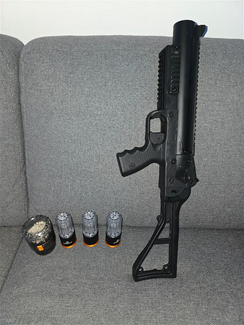 Afbeelding 1 van ASG B&T GL-06 + 3 Acehive grenades en 1 spawner