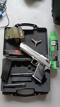 Afbeelding van Desert Eagle silver 4 mags, holster en koffer