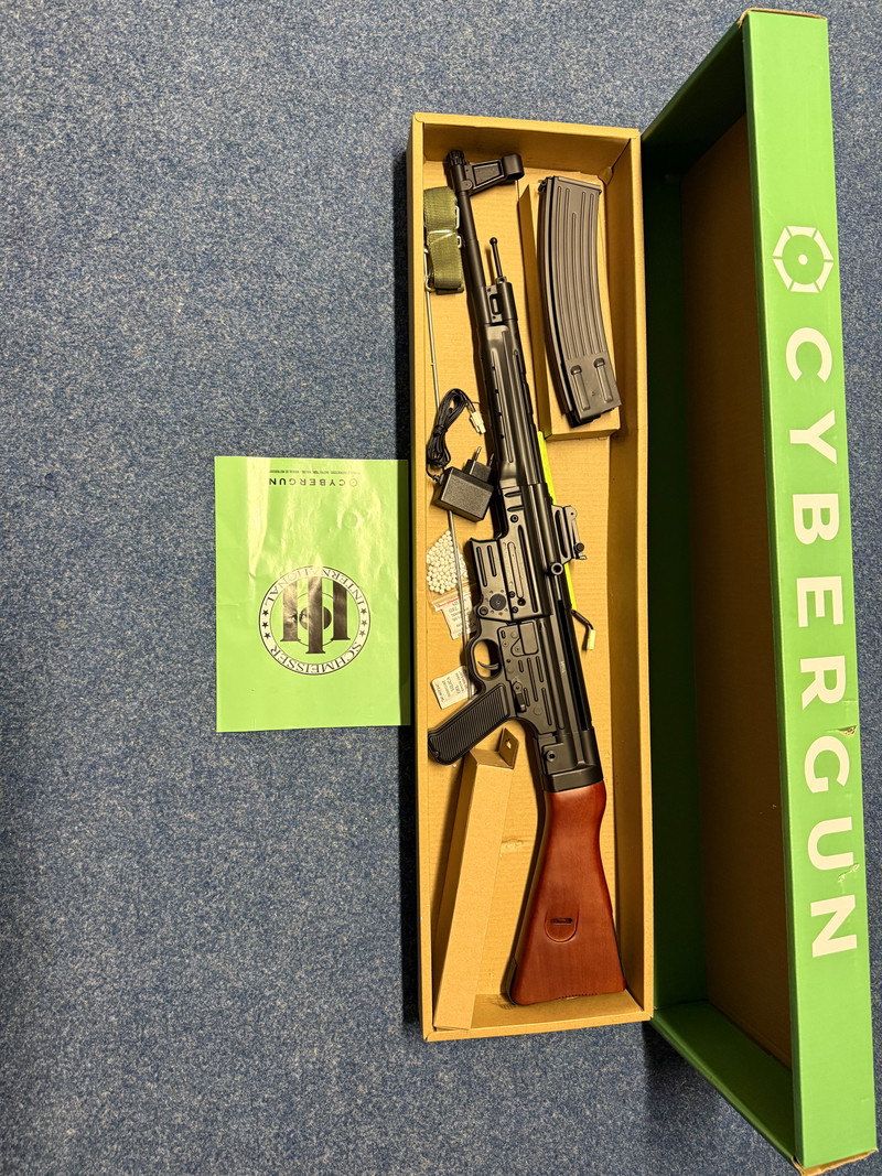 Image 1 for Cybergun Schmeisser MP44 AEG (nieuw) +3 magazijnen