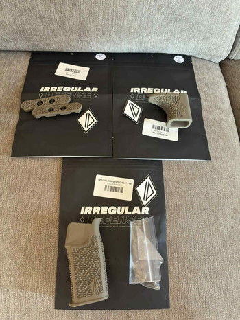 Imagen 5 de Irregular defense grip m lok AR15 FDE pack