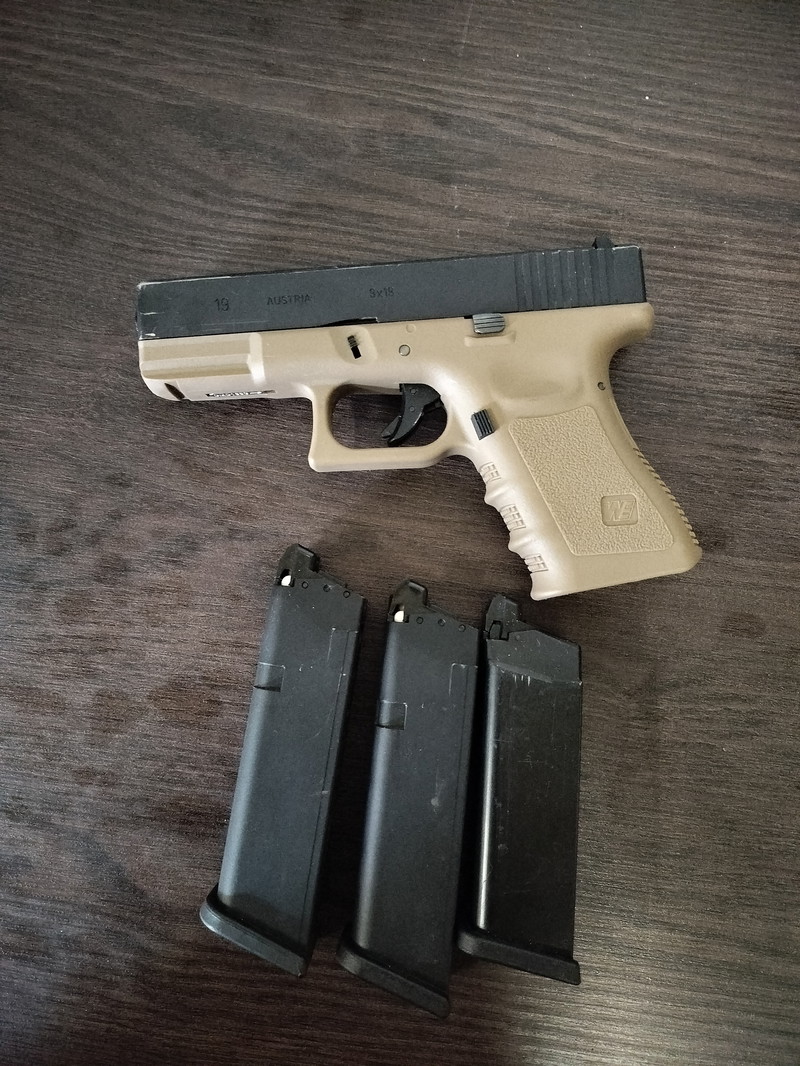 Image 1 for Glock 17 met 3 mags