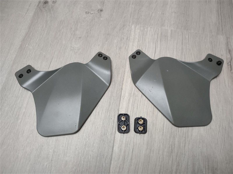 Image 1 pour Helm (PROTECTIVE SIDE COVERS FOR HELMETS)