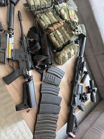 Bild 2 für Full set met 3 wapens, handpistool en gear mag ook apart verkocht worden, prijs bespreekbaar