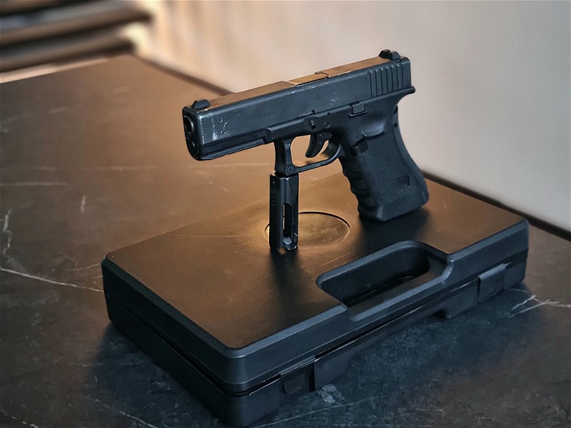Image 1 pour Glock 17 Gen4 | GBB | Umarex met 2 magazijnen, 2 griplates en koffer