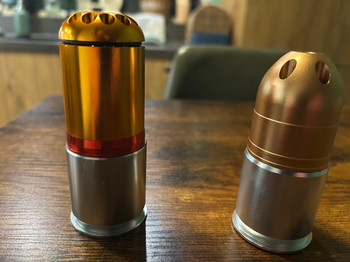 Afbeelding 2 van 2 stuks nooit in het veld gebruike green gass bb granaten