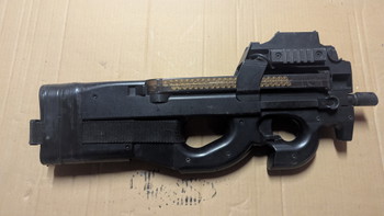 Image 2 for P90 - MARUI avec sangle spéciale Stargate SG1 + 2 chargeurs