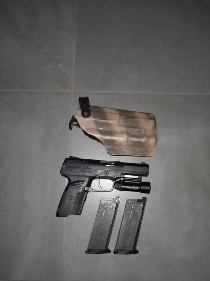 Image 1 for 5-7 + kydex holster+ olicht valkeryrie pl2 +2mags