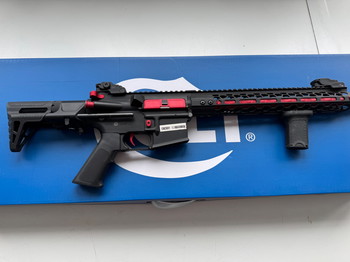 Afbeelding 2 van M4 Mike Red AEG COLT met 5 mags