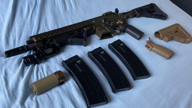 Image pour HK416 A5 Gen.3 Vollmetall GBBR RAL8000 / Anthrazit mit 3 Magazinen, Originalteilen & Laserdummy (F-Marked)