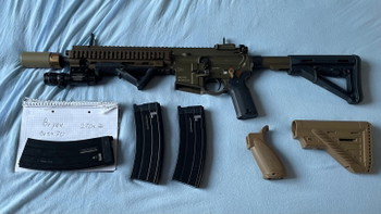 Imagen 2 de HK416 A5 Gen.3 Vollmetall GBBR RAL8000 / Anthrazit mit 3 Magazinen, Originalteilen & Laserdummy (F-Marked)