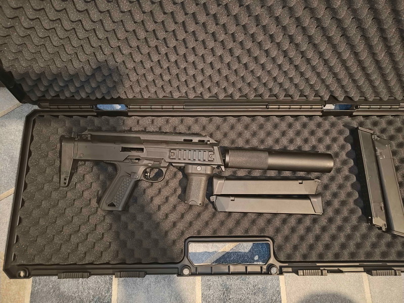 Afbeelding 1 van Geupgrade AAP-01 ctm AP7/MP7 kit + 4 extended green gas mags