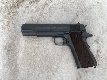 Afbeelding 2 van kwc 1911 co2 ) 2mags en carry case