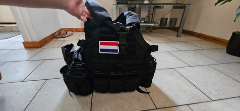 Image for Zwart Tactical Vest + Pouches