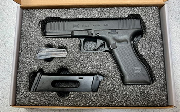 Afbeelding 2 van SOLD Glock 17 Gen5 MOS (mit Adaptern) GBB CO2 Softair 6mm