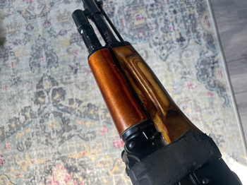 Afbeelding 4 van E&L AKS-74 met originele handguard.