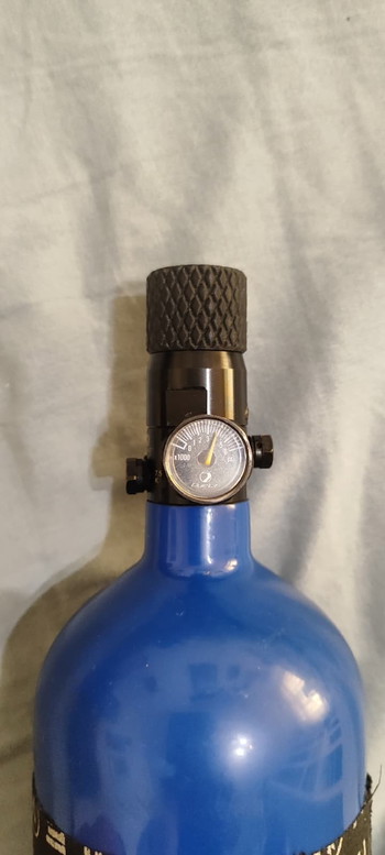 Imagen 2 de 0.6 l hk army carbon tank met dye regulator
