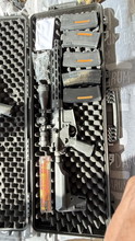Imagen para KWA RM4 Ronin T10 Black + handwapen + heel veel toebehoren