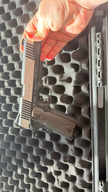 Imagen 4 de KWA RM4 Ronin T10 Black + handwapen + heel veel toebehoren