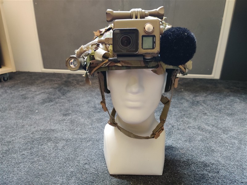 Image 1 pour Custom Camo Helm met GoPro