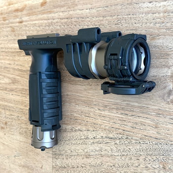 Imagen 2 de M910A Retro Flashlight/Grip