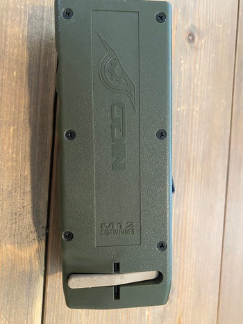 Afbeelding 2 van Odin sidewinder m12 speedloader including sound damper buffer and universal adapter. Green