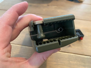 Afbeelding 3 van Odin sidewinder m12 speedloader including sound damper buffer and universal adapter. Green