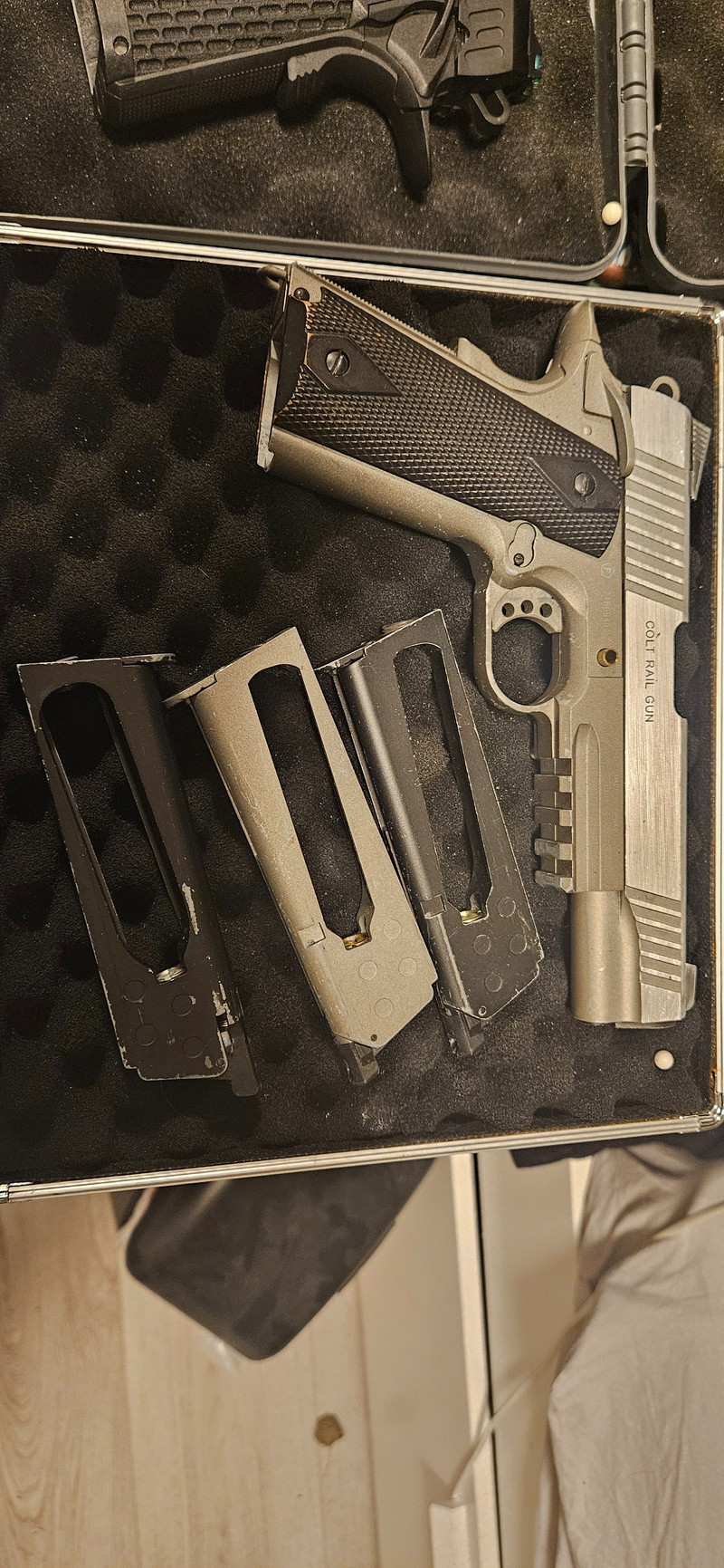 Image 1 for Colt 1911 met 3 co2 magazijnen