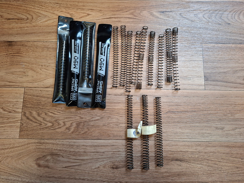 Afbeelding 1 van Diverse veren M90-M100 en 3x M140