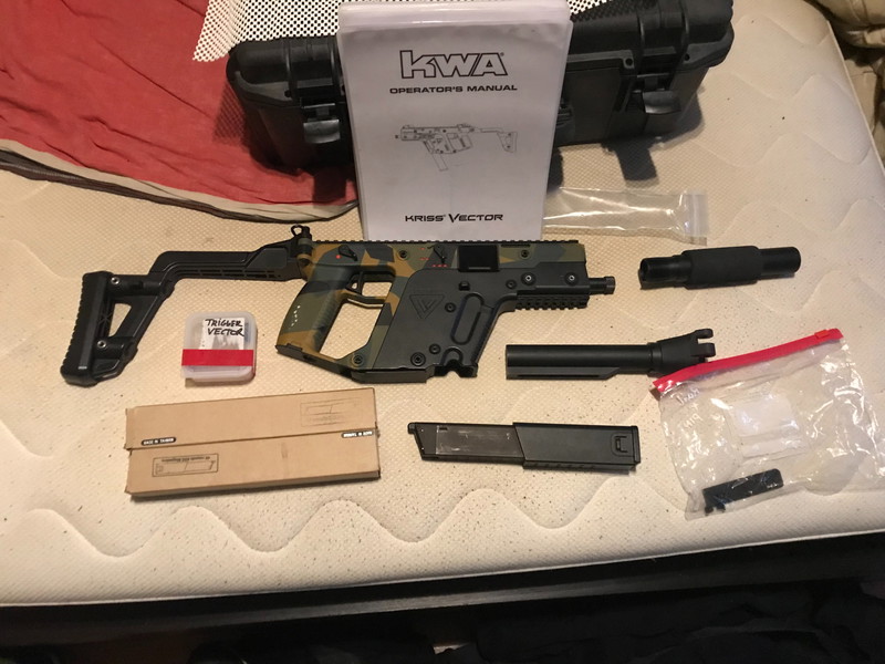 Image 1 for KWA Kriss Vector +3 mags + omzetting voor M4 stock