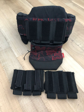 Afbeelding 2 van SpeedQB belt met dumppouch en 3 magazine pouches.