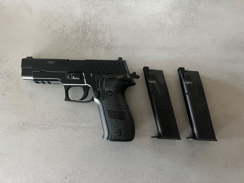 Image 1 for Zgan: Te koop TM Sig Sauer P226 met extra magazijn