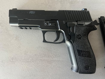 Image 2 for Zgan: Te koop TM Sig Sauer P226 met extra magazijn