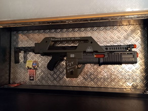 Image pour Aliens Pulse Rifle - Signed by Sigourney Weaver (Ripley) - Matrix MTX-Pro Airsoft Replica, Celebrity Authentics Certified