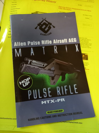 Image 5 for Aliens Pulse Rifle - Signed by Sigourney Weaver (Ripley) - Matrix MTX-Pro Airsoft Replica, Celebrity Authentics Certified