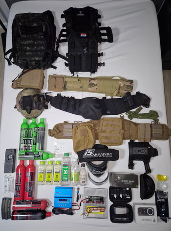 Bild 2 für Volledige verkoop arsenaal en gear (ook gedeeltelijk)