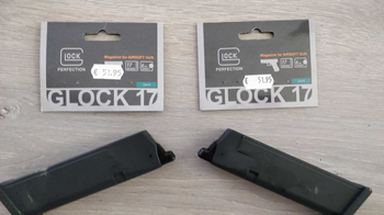 Afbeelding 3 van Umarex Glock 17 Gen 4 Co2 1.3 Joule Blowback  - 3x 1.3 Joule Mags + Circa 40x Swiss Arms Co2 Capsules