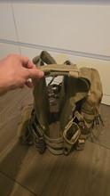 Bild für Tan tactival chest plate/vest. Met rugzak