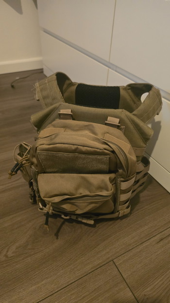 Afbeelding 2 van Tan tactival chest plate/vest. Met rugzak