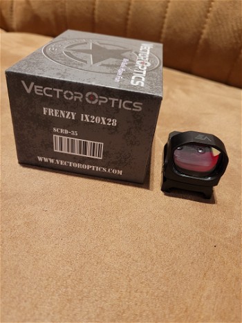 Afbeelding 2 van Vector Optics Frenzy 1x20x28 scrd-35  reddot - 149 euro nieuw
